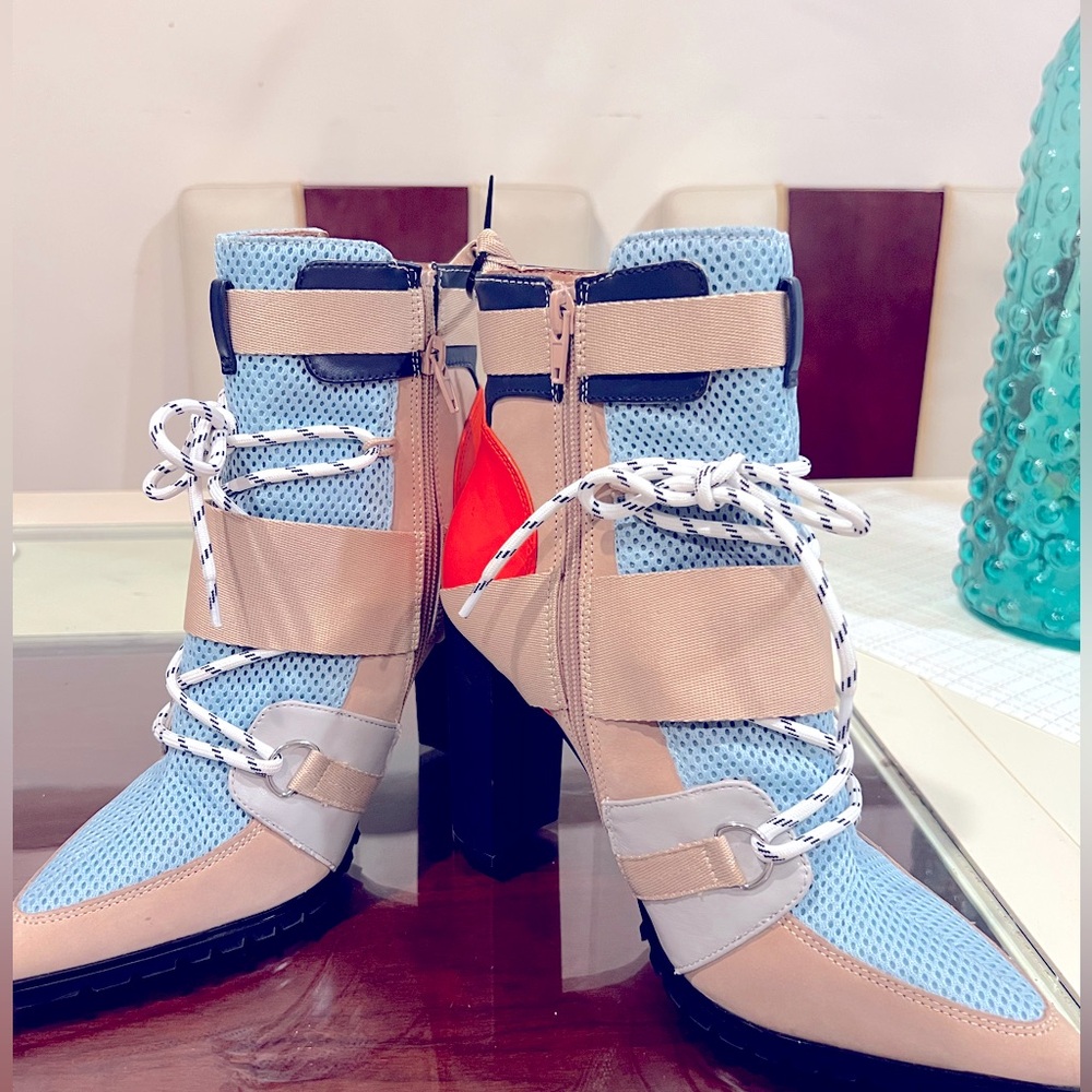 Steve Madden Illusion Ankle Boots | Size: 8.5
Blue, beige and Orange.💛